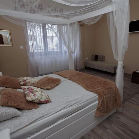 Villa Rusztika Gyula Bagian luar foto