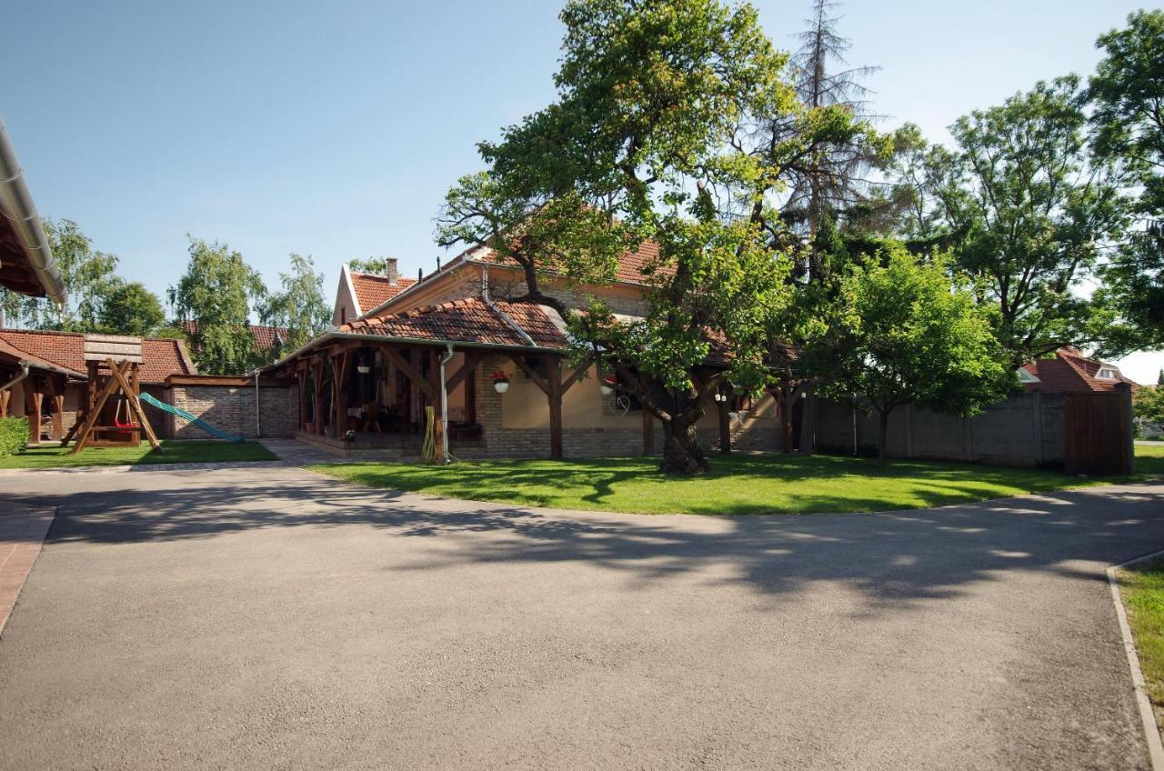 Villa Rusztika Gyula Bagian luar foto