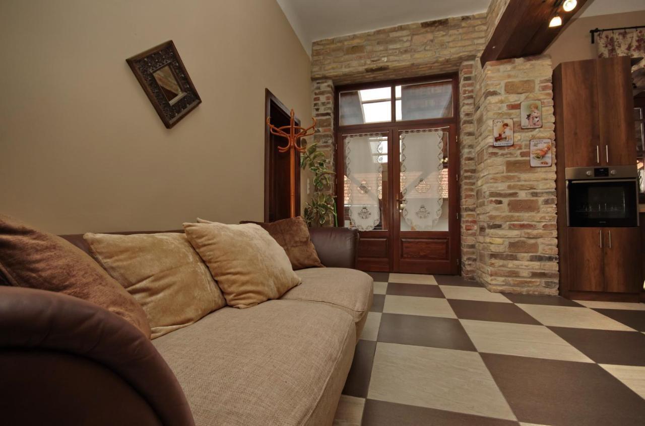 Villa Rusztika Gyula Bagian luar foto