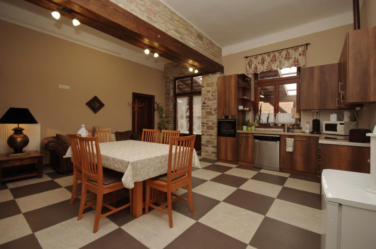 Villa Rusztika Gyula Bagian luar foto