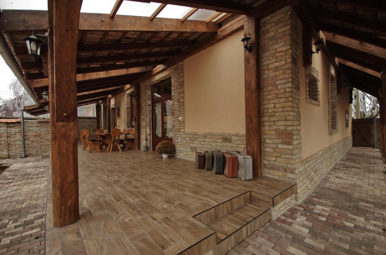 Villa Rusztika Gyula Bagian luar foto